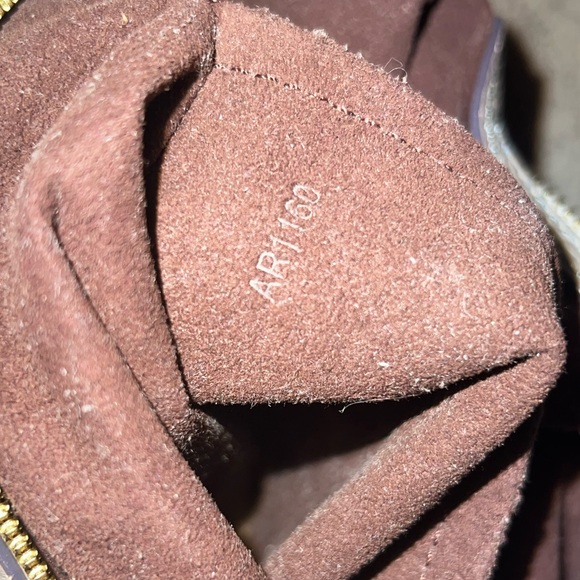 Authentic Louis Vuitton Taupe Mahina Stellar Leather Bag- used - Picture 5 of 8